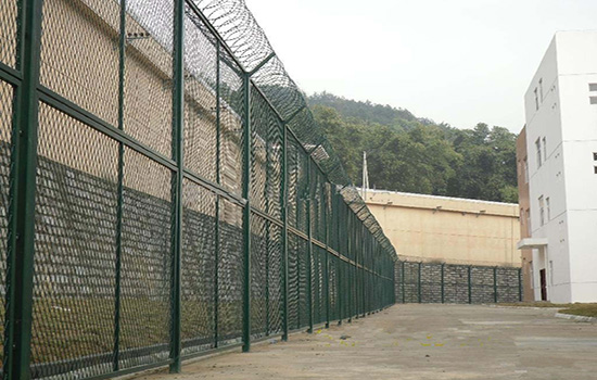 監獄圍欄